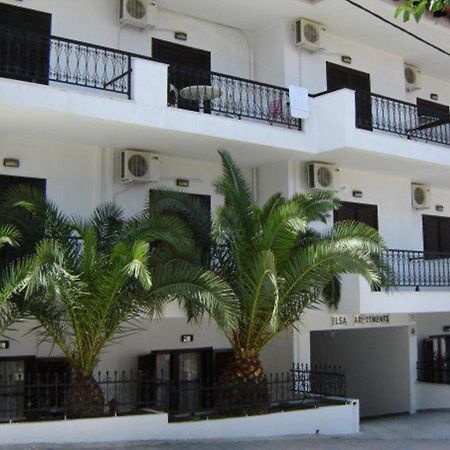 פפקוהורי Elsa Apartments מראה חיצוני תמונה